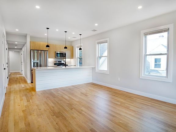 2nd image of 7-9 Wenham St #3