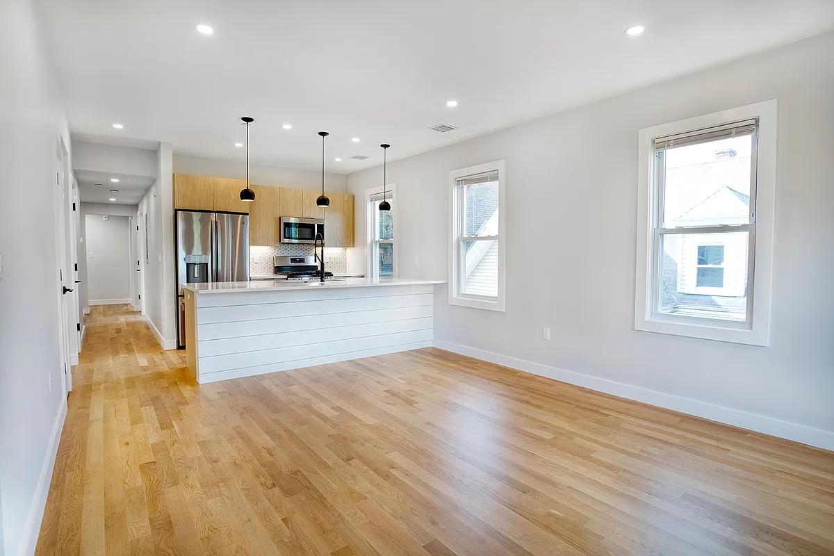 Building Photo - 7-9 Wenham St #3