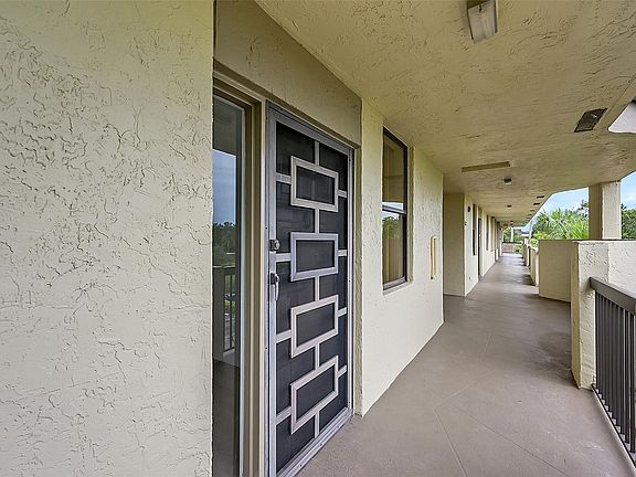 4th image of 2908 Carambola Circle #403