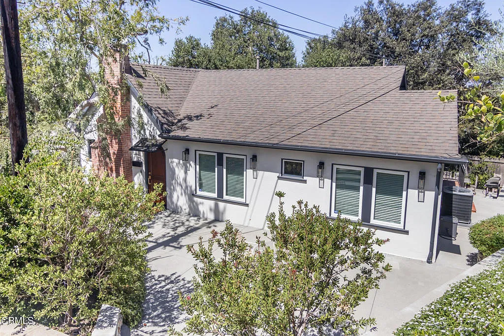 3 bed, 2.0 bath, 1335 sqft, $6,000 — Photo 2