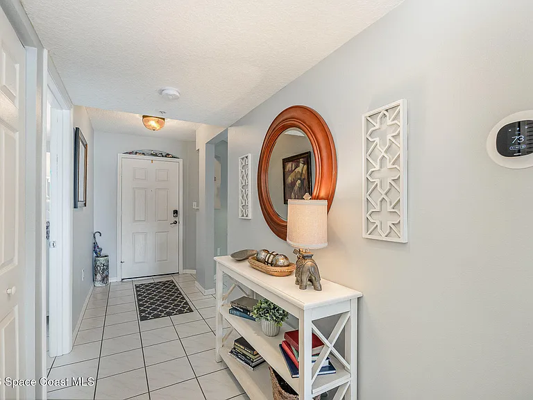 601 Shorewood Dr #G405 — Photo 3