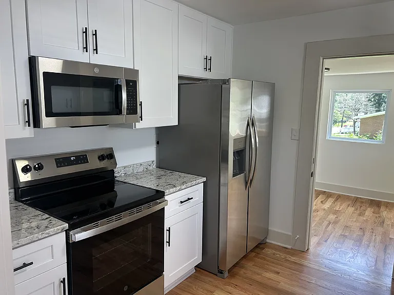 914 Linwood Rd — Photo 7