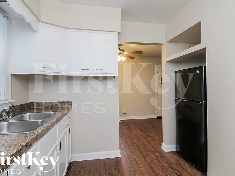14626 Kedzie Ave — Photo 5
