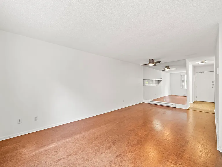 1050 Broughton St — Photo 10