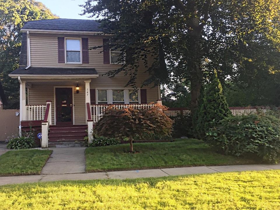 3 bedroom Colonial