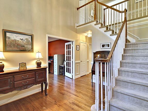 2nd image of 17501 Applewood Ln