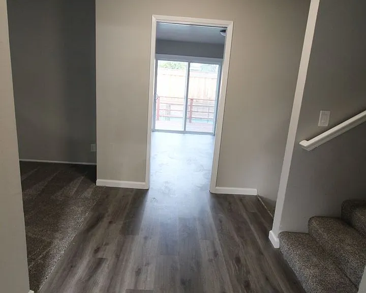 816 Glenside Dr — Photo 2
