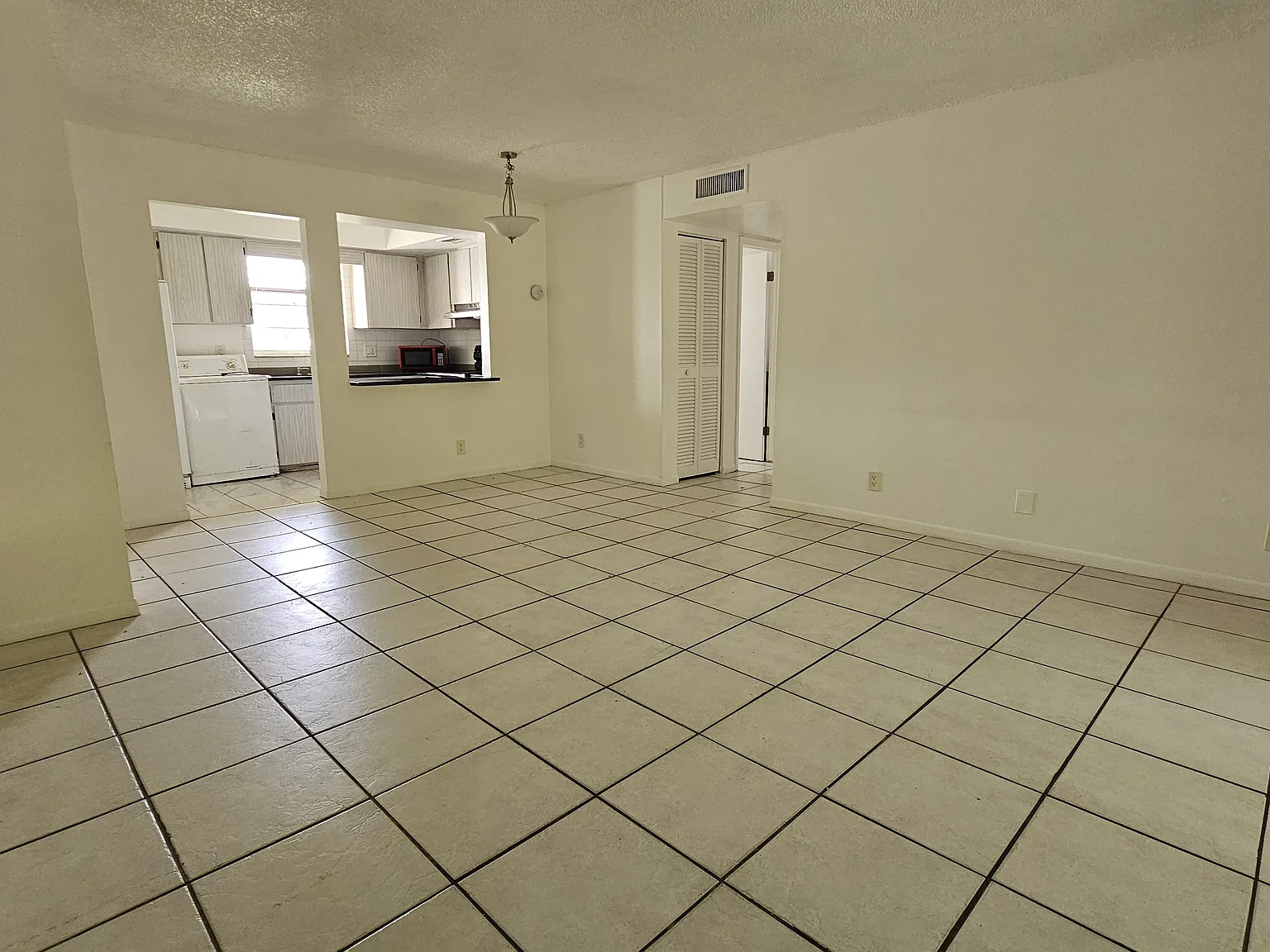 2 bed, 880 sqft, $2,200 — Photo 4