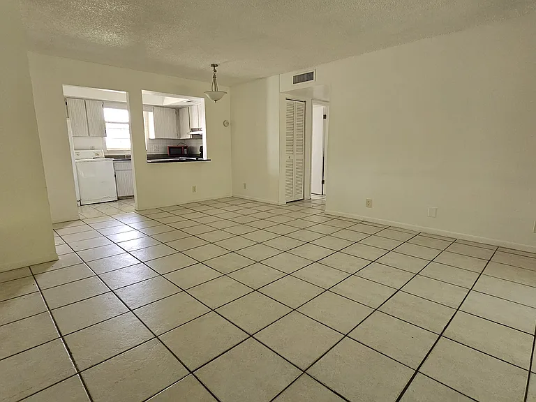 417 NE 17th Ave #103 — Photo 4