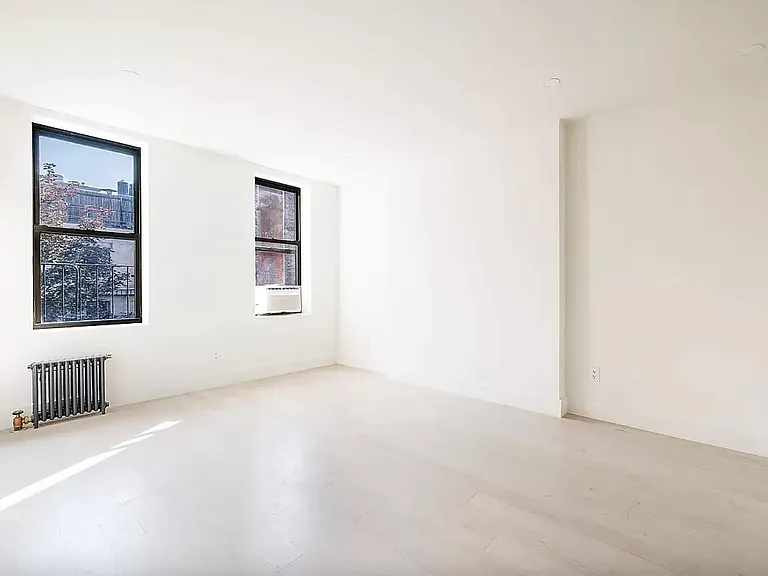 229 W 20th St #4A — Photo 3