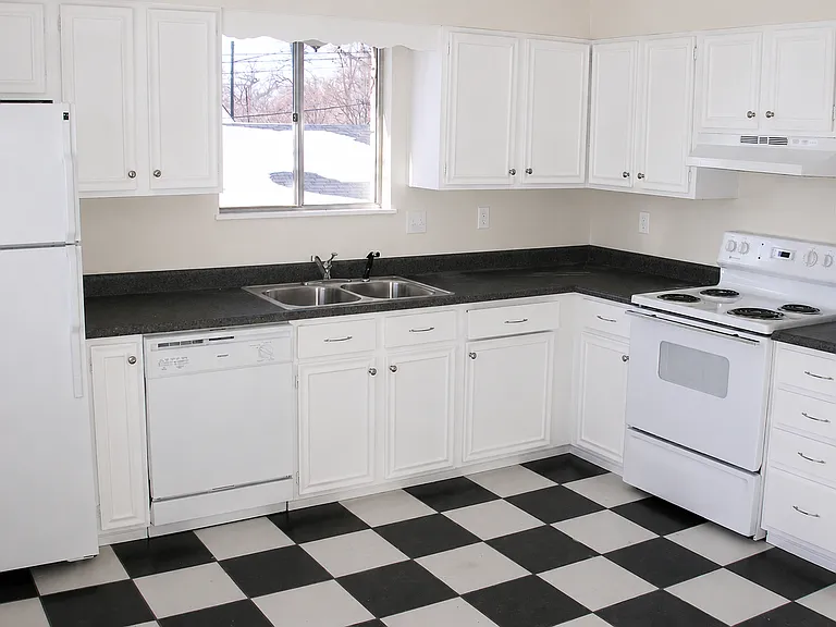 Bright & Spacious 2-Bedroom Residence Across from Berkeley Park — Photo 1