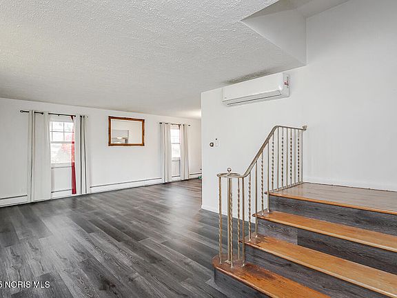 4th image of 1919 Colony Dr