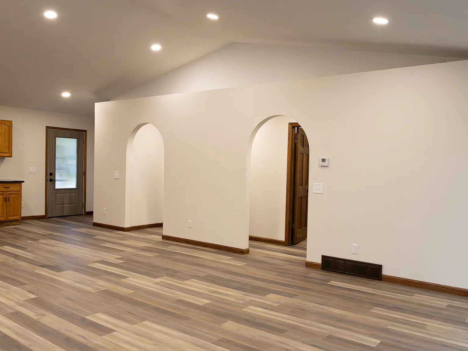 3 bed, 2200 sqft, $2,200 — Photo 4