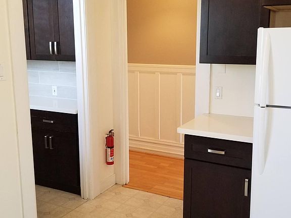 Kitchen & prep area