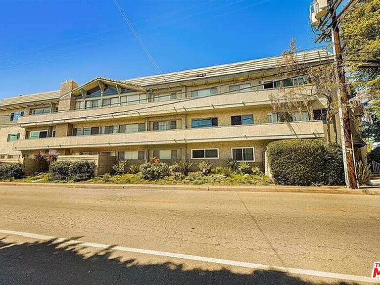 2345 Roscomare Rd #201 — Photo 2
