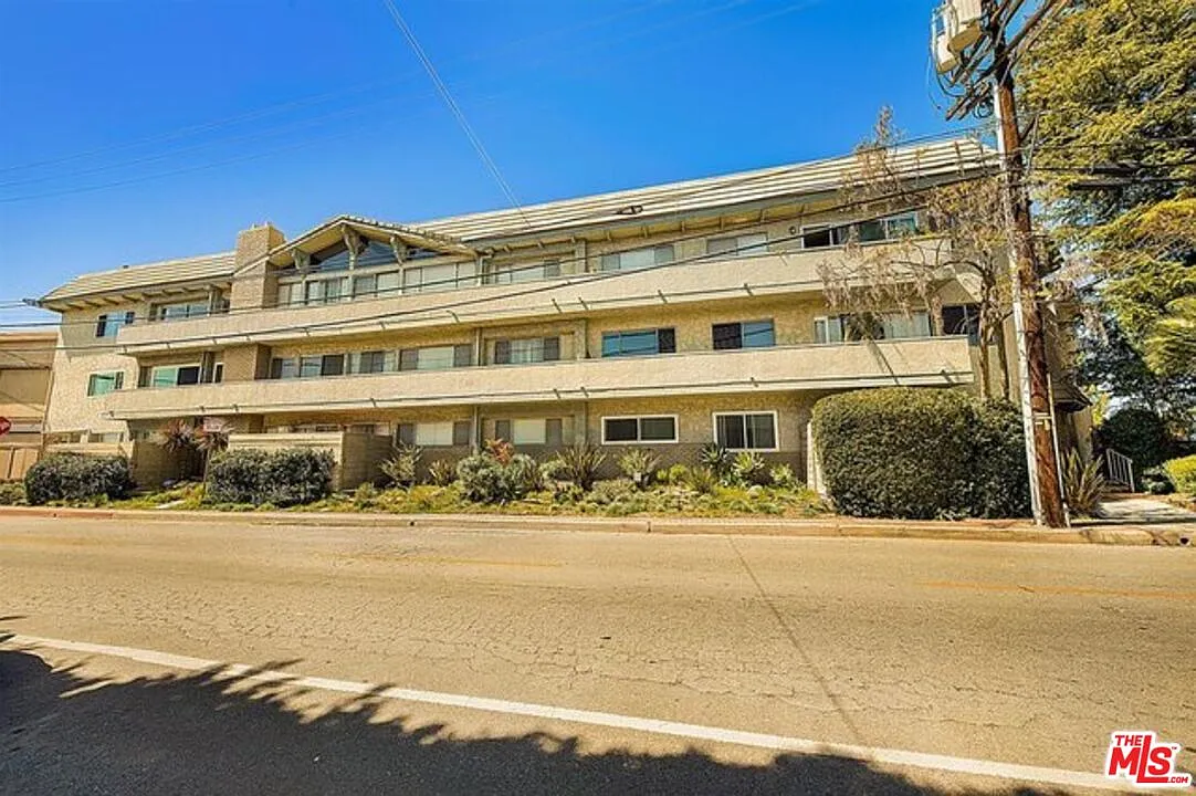 Building Photo - 2345 Roscomare Rd #201