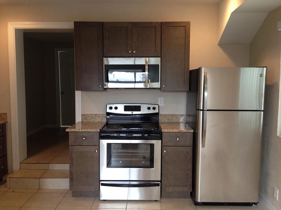 1st image of 1121 Edgewater Dr #B
