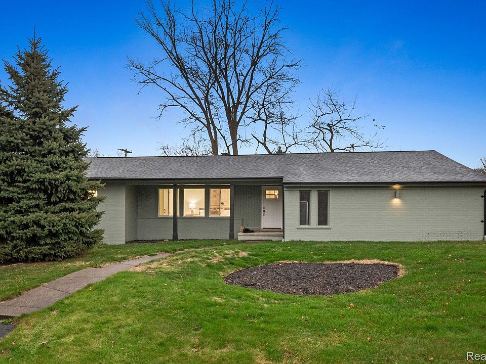 1st image of 2727 Brady Dr