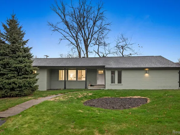 2727 Brady Dr, Bloomfield Hills, MI 48304