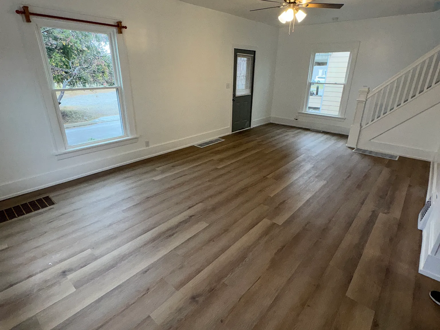 3 bed, 1.5 bath, 1344 sqft, $1,350 — Photo 3