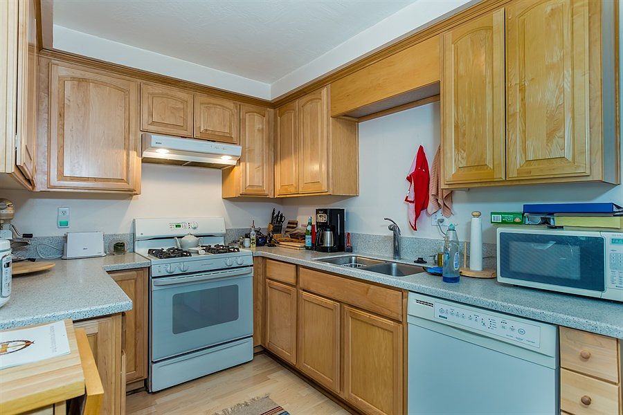 2nd image of 301 Northgate Dr APT C