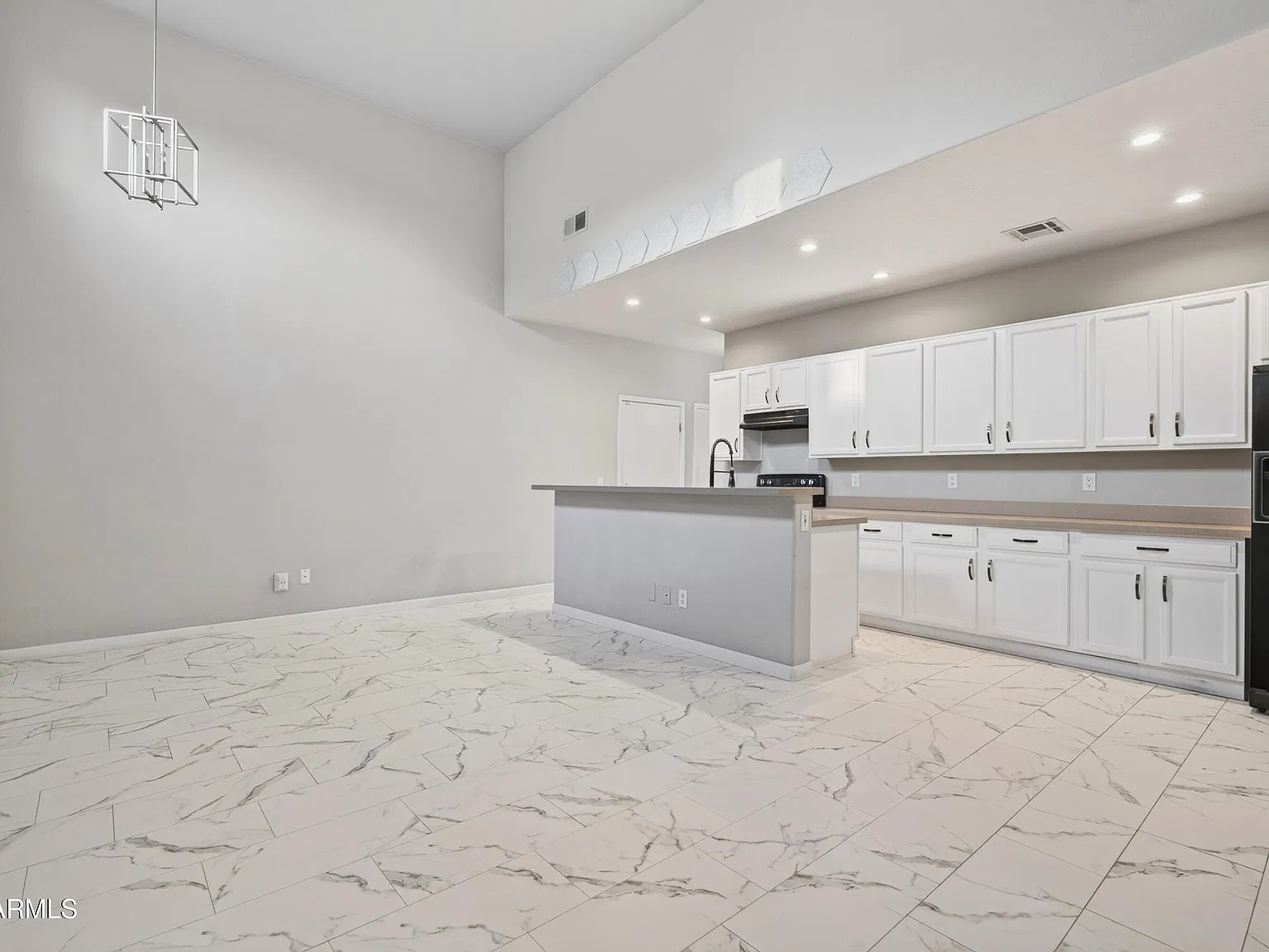 2 bed, 2.0 bath, 1041 sqft, $2,200 — Photo 2