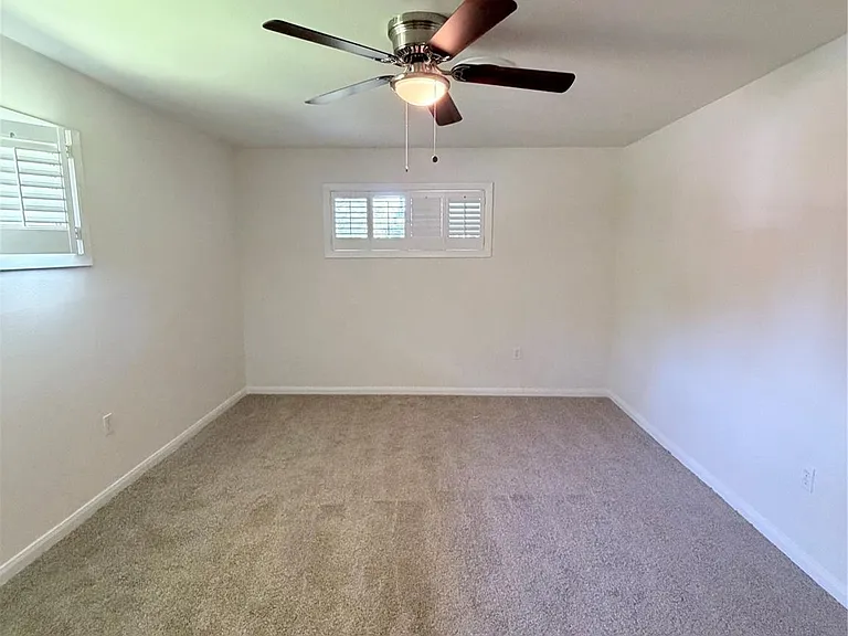 807 W Murrill St — Photo 13
