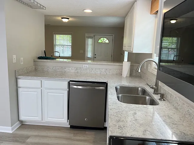 3 bed, 1240 sqft, $1,600 — Photo 3
