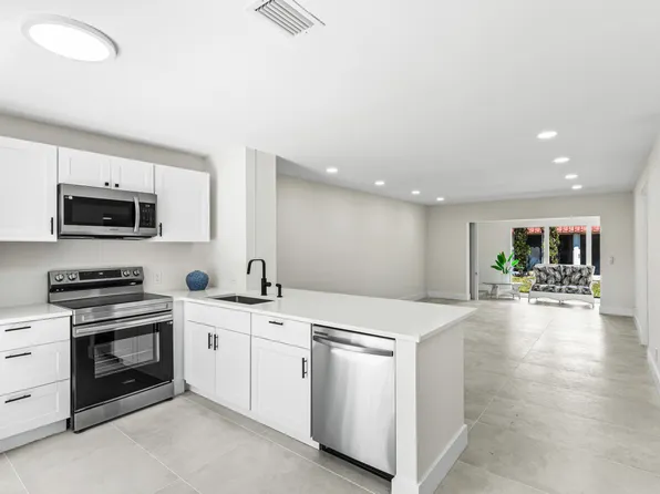 733 Nantucket Cir, Lake Worth, FL