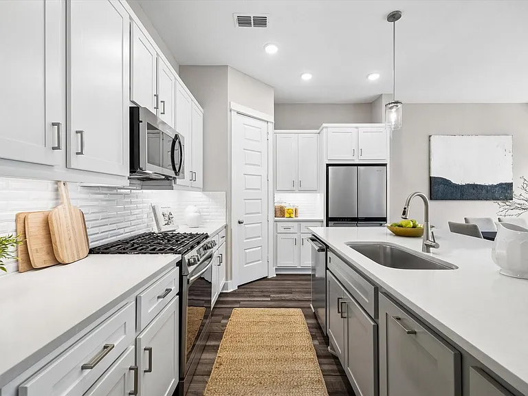 10960 Hewitt Cliff Ln — Photo 9