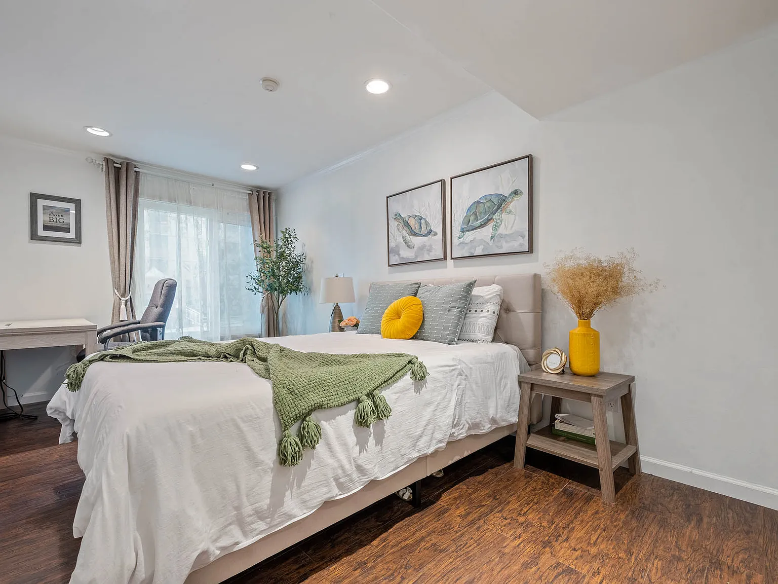 2 bed, 1220 sqft, $6,200 — Photo 4