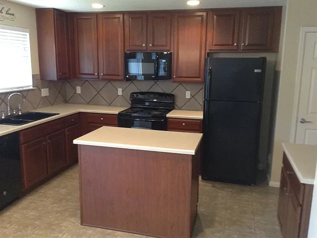 3 bed, 2.5 bath, 1891 sqft, $2,875 — Photo 2