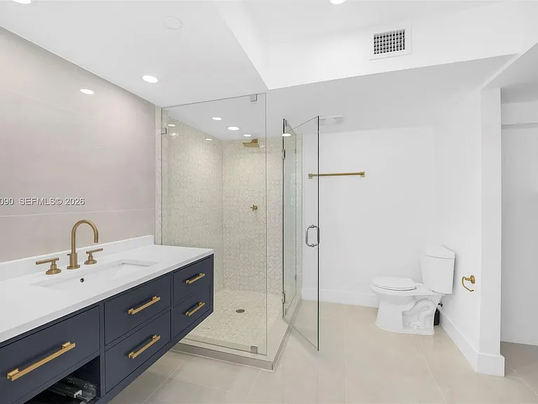 221 Jefferson Ave #10 — Photo 8