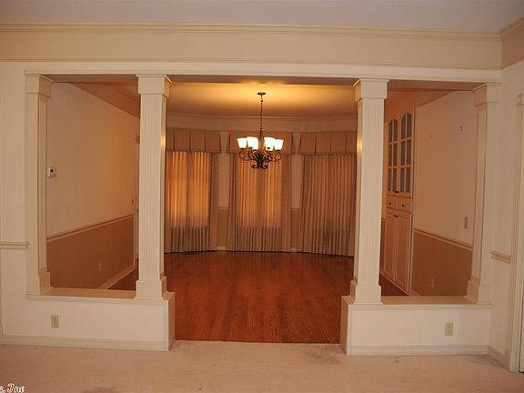 3rd image of 16 Robinwood Dr