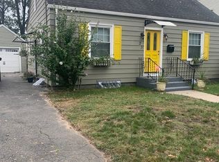 23 Notre Dame St, Springfield, MA 01104