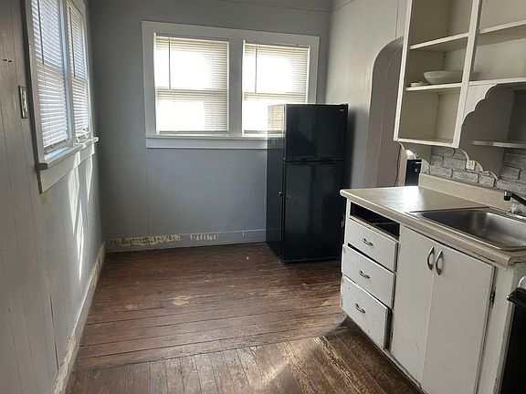 2nd image of 603 N C St