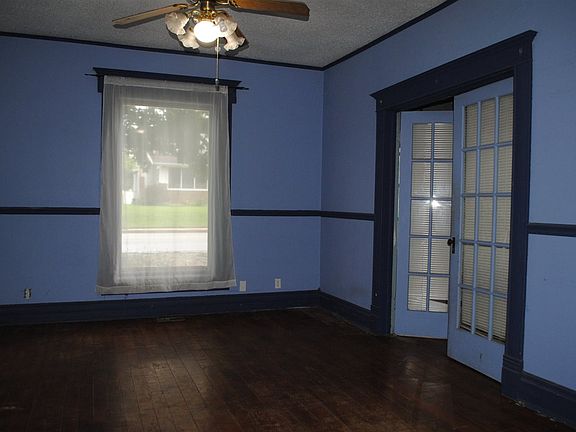 4th image of 320 N Main St
