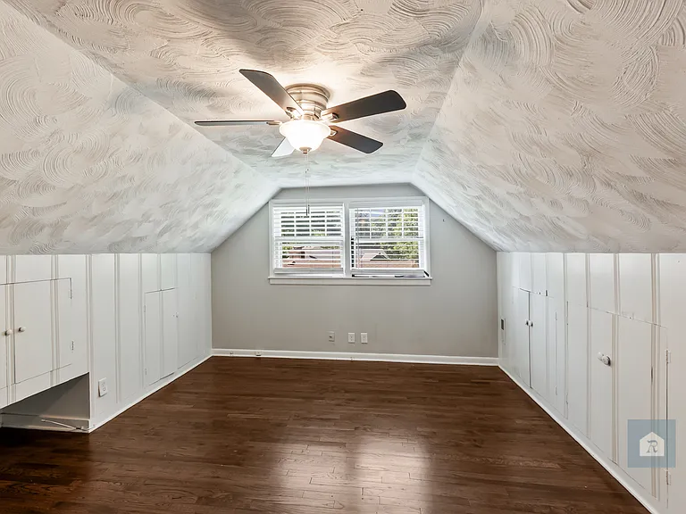 7211 Roe Ave — Photo 10