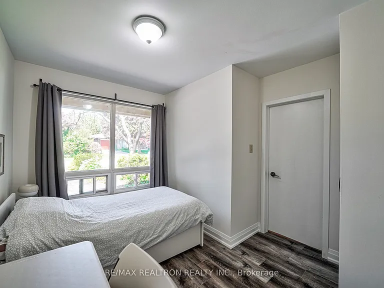 50 Axsmith Cres — Photo 20