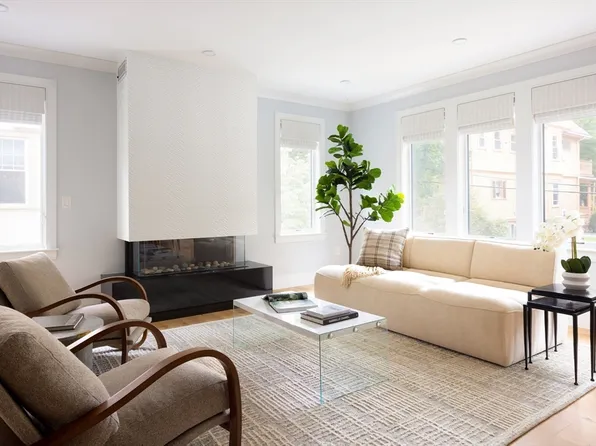 72 Verndale St #72, Brookline, MA 02446