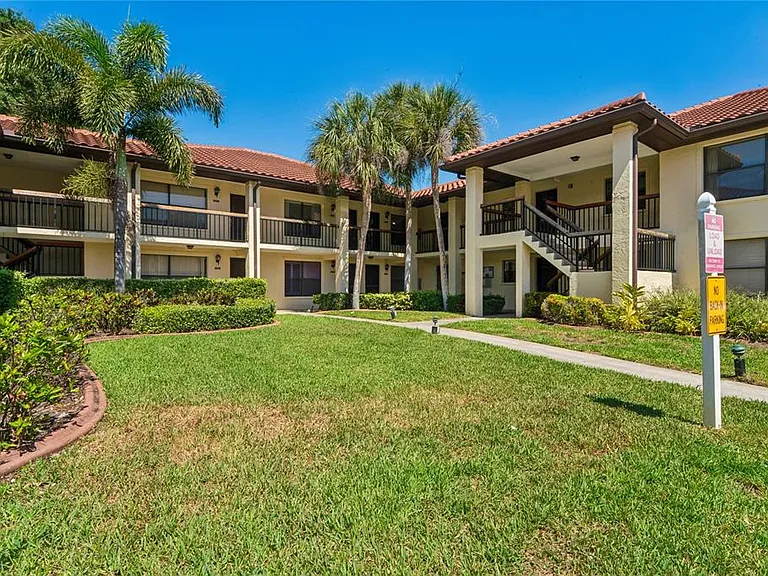 305 Hammock Pine Blvd #305 — Photo 1