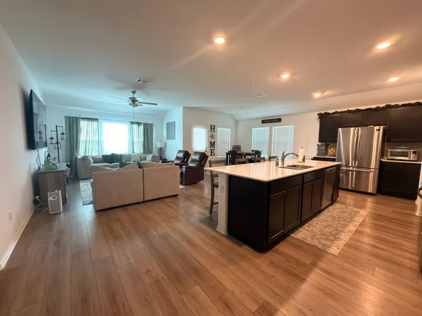 200 Sebring Cir, Hutto, TX 78634