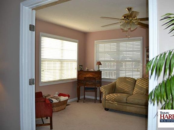 5th image of 56 Countess Ct