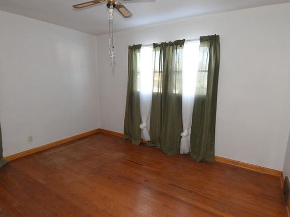 3rd image of 1319 Mackinac Ave