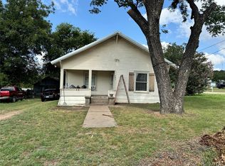 207 N 5th St, Santa Anna, TX 76878