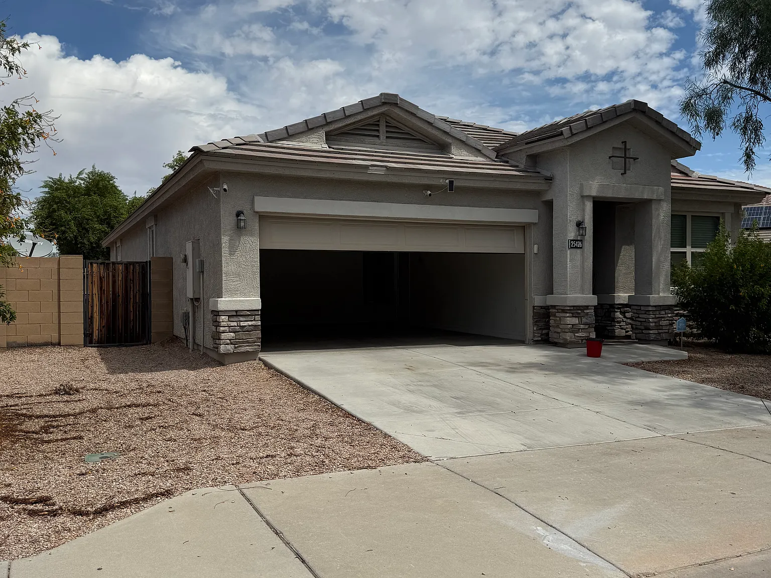 25426 W Heathermoor Dr — Photo 3
