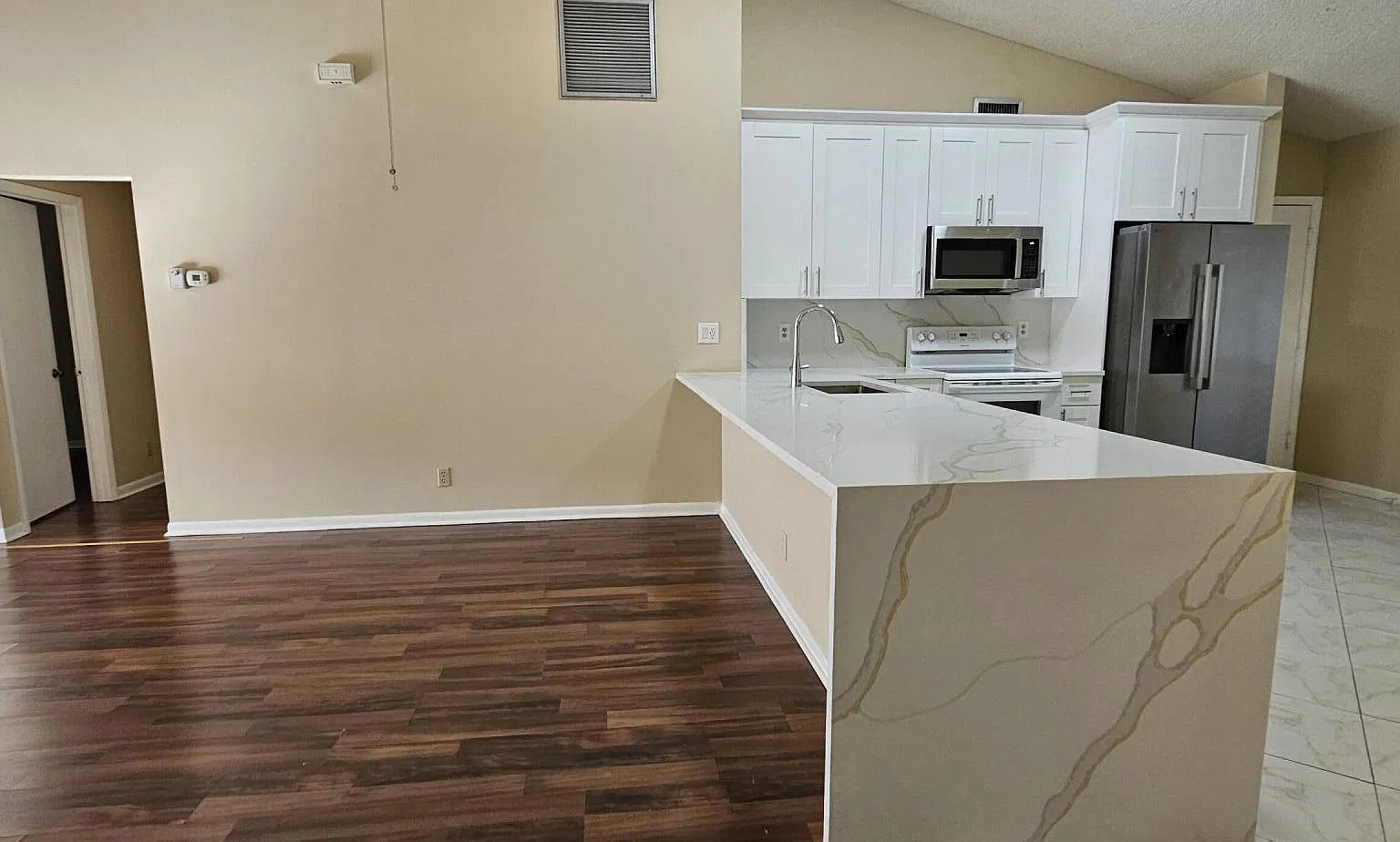 3 bed, 2.0 bath, 1492 sqft, $3,000 — Photo 3