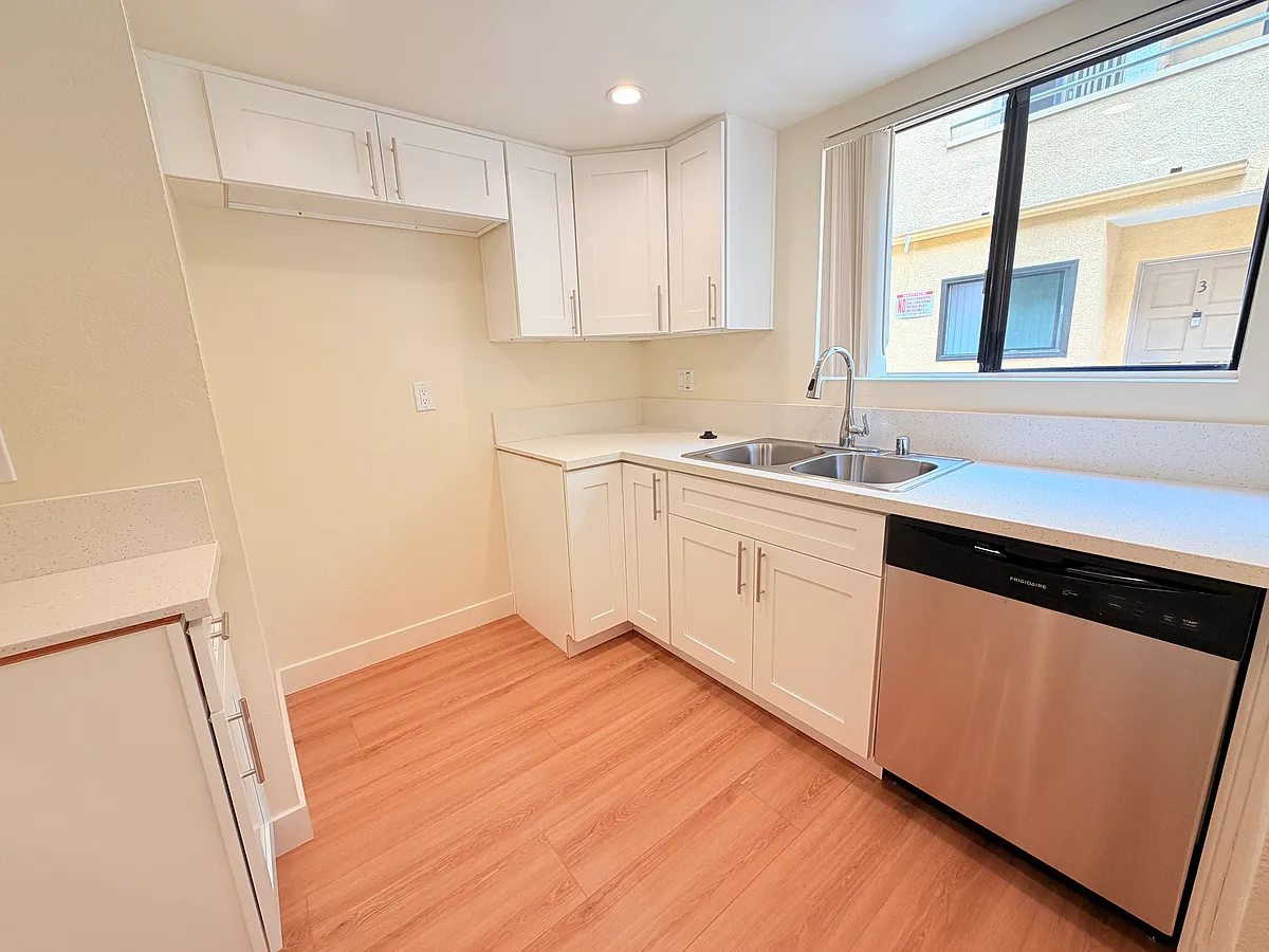 Building Photo - 214 N Louise St #6