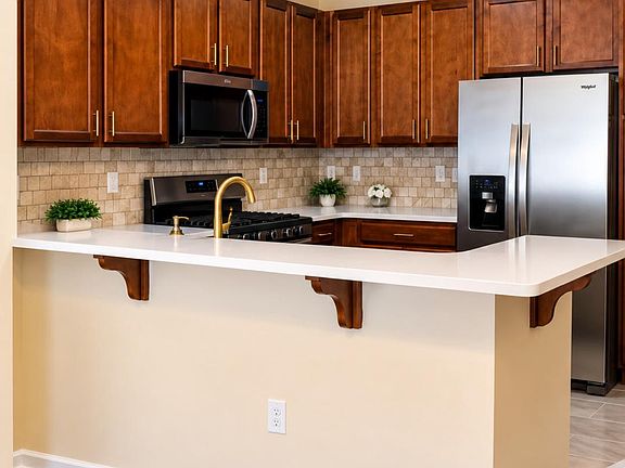 5th image of 21 Rowand Way E