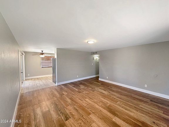 4th image of 8521 W GLENROSA Avenue